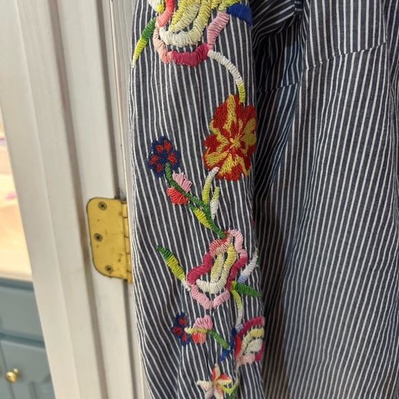 Talbots Navy White Stripe SZ M Floral Embroidered Sleeves Top - Picture 2 of 6